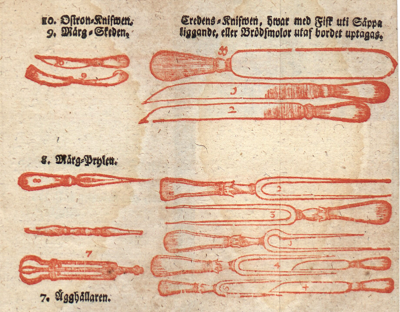 Illustration depicting various carving tools printed in red ink and numbered. Black script text identifies several of the objects in Swedish.